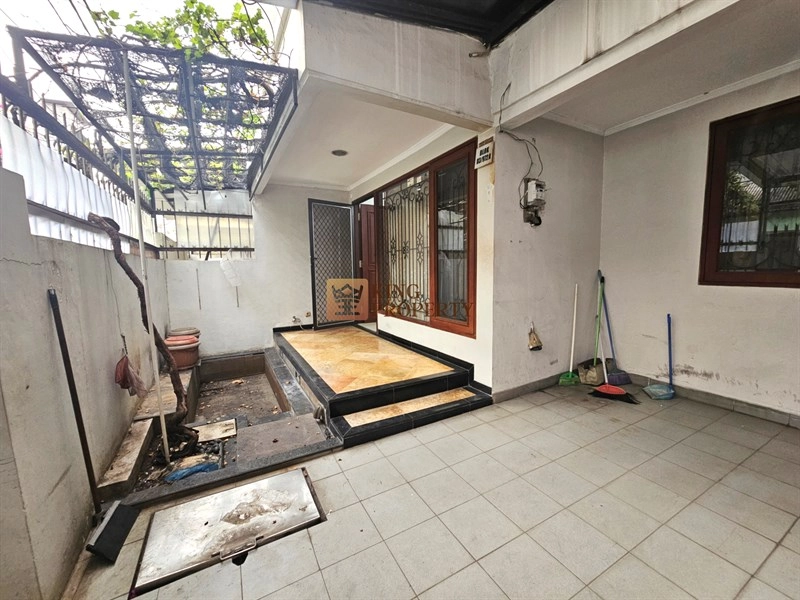 Jakarta Barat Rumah Nyaman 2 Lantai Jelambar Kav Polri Semi Furnish Siap Huni  15 15