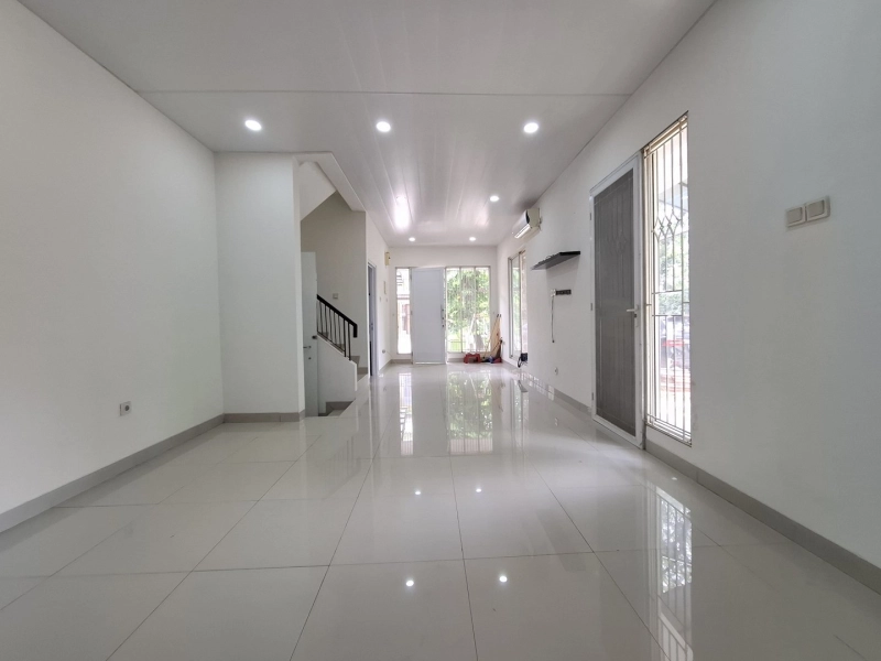 Jakarta Barat Dijual Rumah 2 Lantai Hook Puri mansion Cluster Atlanta Furnish 145m2 21 16