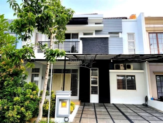 Strategis Rumah Puri Mansion Hawaiii 3 Lantai Furnish Kembangan